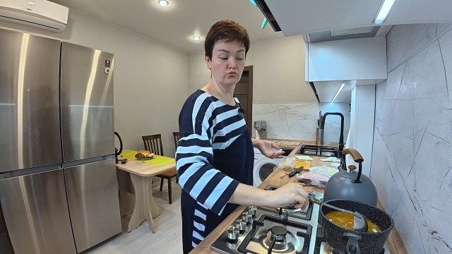 ВЗВЕСИЛАСЬ! ЖРУ что хочу и не ТОЛСТЕЮ! ЗАВИДУЙТЕ) Всем достаётся по ЗАСЛУГАМ, а ПСИХОВ надо ЛЕЧИТЬ!