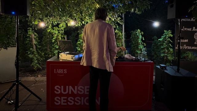 LELLE x LARUS SUNSET SESSIONS 08.01.