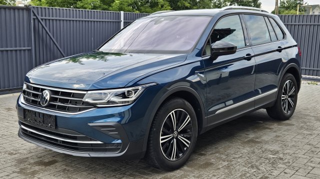 VW Tiguan United 2021 м.г.! 1.5 TSi 150 hp 6МКПП! IQ.Light, все подогревы, адаптивный круиз, R18!