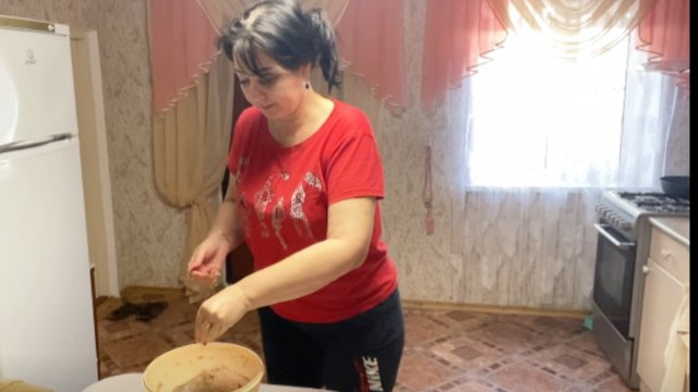 ЗАХОТЕЛОСЬ КОТЛЕТ  / и котлеты готовлю и кино смотрю ✔️ болталка на кухне