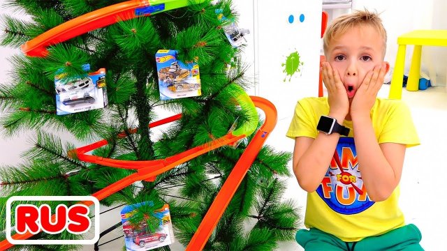 Влад и Ники играют и украшают ёлку! Веселое видео для детей!