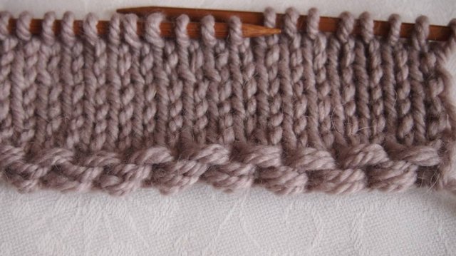 Набор петель спицами "Болгарский зачин". Как набрать петли на спицы  Урок 139