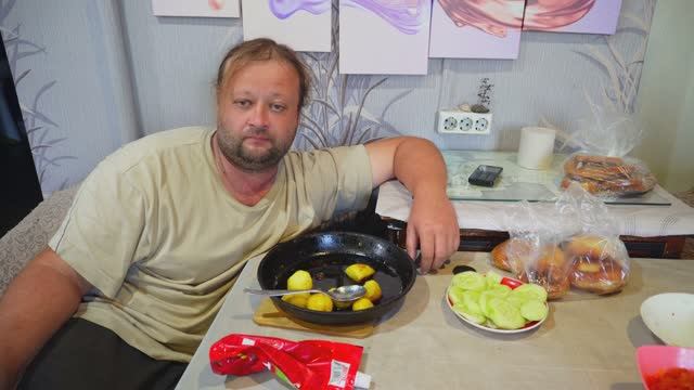 Мама пойдет торговать огурцами на рынок Огуречный король из деревни ПОДВАЛ ИЛЬИЧА