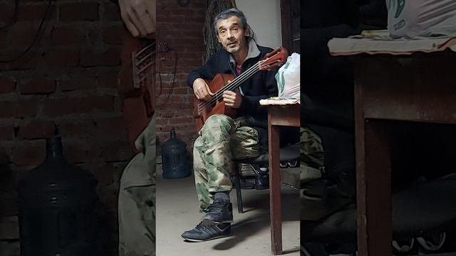 Мастер играет