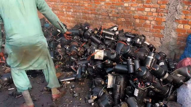 Пакистанские мастера - переработка старых покрышек в масло а так же из старых компрессоров посуду