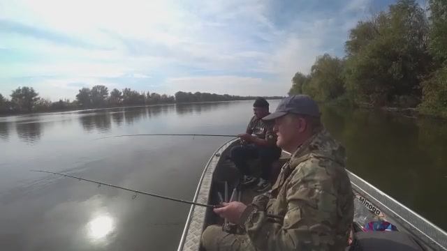 РЫБАЛКА НА ДИКОМ ОСТРОВЕ. ЧТО ПОЙМАЛИ, ТО И СЪЕЛИ. На осеннюю рыбалку с другом.