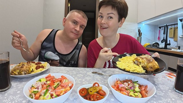 Мукбанг аж СЛЮНЬКИ текут, от такой ВКУСНОТЫ! ОБГЛОДАЛИ кости! ОБМЫЛИ новую духовку) Семейный ужин