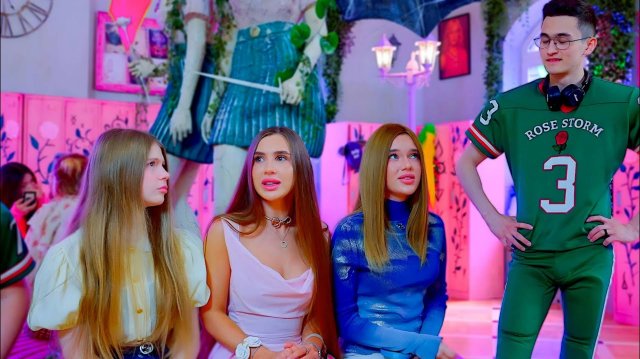 ЧЕРЛИДЕРШИ ПЕРЕШЛИ ВСЕ ГРАНИЦЫ!!! ДИАНА НА БАЛ БЕЗ ПЛАТЬЯ!!!