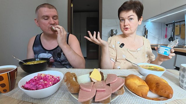 Мукбанг Вован РАЗБЕСИЛ, ОТРУГАЛА его и высказала всё что НАКИПЕЛО! Семейный обед на ПОВЫШЕННЫХ тонах
