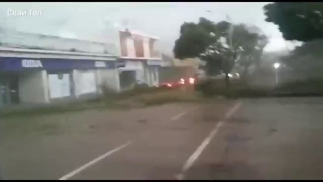 ВНУТРИ ТОРНАДО... Удивительные кадры торнадо!