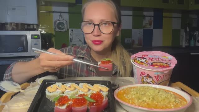 МУКБАНГ/Роллы 🍣СУШИ/ ОЧЕНЬ ВКУСНО 🤤