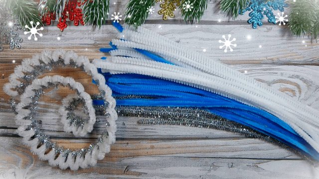 5 НОВОГОДНИХ ИДЕЙ из синельной проволоки своими руками. Красивые ёлочки, шарики своими руками.