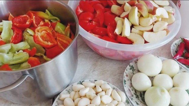 АДЖИКА С ЯБЛОКАМИ...ОЧЕНЬ ВКУСНО 😋 😋 😋