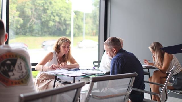 Торжественная передача ключей новоселам в жилом комплексе «Беринг»