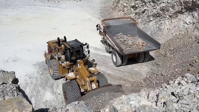 погрузки колесного погрузчика Caterpillar 992K Caterpillar 777F