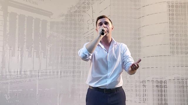 Ярмарки краски.  Сольный концерт Артёма Абакумова "Любовь в эпоху перемен"