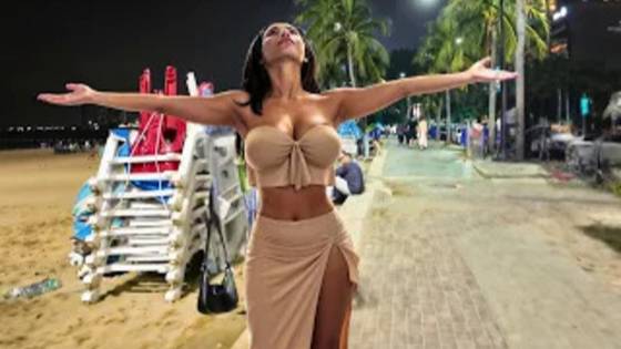 Паттайя . Beach Road Pattaya. Thailand. August 2025.