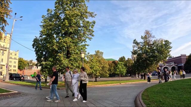 Москва встречает миллионы туристов 🌆 Прогулка по столице и красивые русские девушки