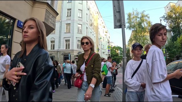 Красивые русские девушки 🌆 раскрывают секреты вечерней прогулки по Москве