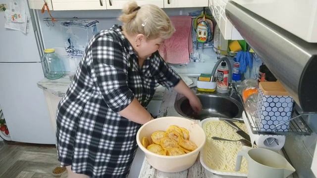 ПРИЯТНАЯ СУЕТА НА КУХНЕ.НАЖАРИЛА НАШИ ЛЮБИМЫЕ КАБАЧКИ В КЛЯРЕ
