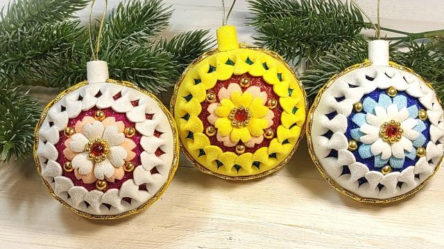 Новогодние игрушки своими руками. Ёлочные игрушки из фоамирана. Поделки своими руками.