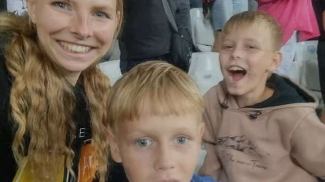 vlog ☀️ нам сломали дерево 😢 / на дачу к бабушке / постелили жидкое стекло /футбол на стадионе ⚽️