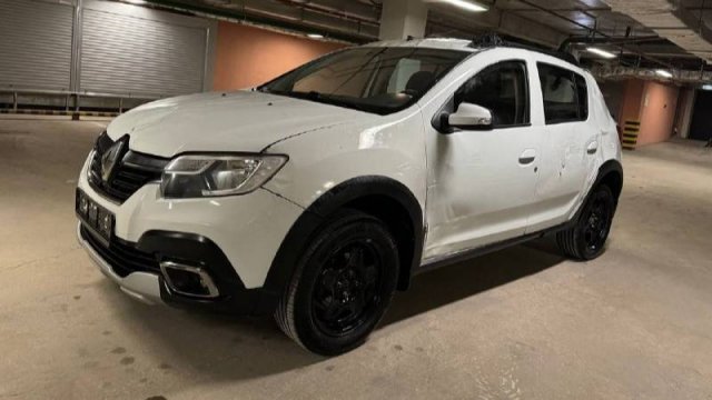 Renault Sandero; 1,6 MT; 2021; Белый