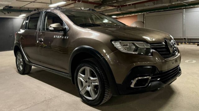 Renault Sandero; 1,6 МT; 2020; Коричневый