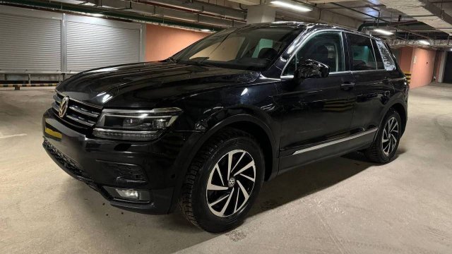Volkswagen Tiguan; 2.0 AT; 2018; Черный