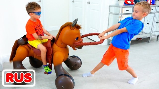Влад и Ники катаются на игрушечной лошадке и помогают принцессе! Веселое видео для детей!