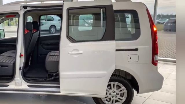 LADA Largus R90 2025 — Надежный 9-местный фургон для семьи и бизнеса