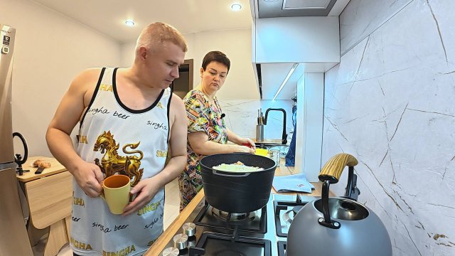РАЗБЕСИЛА Вована! Хозяйничает, ЛЕЗЕТ не в своё дело! Готовим вкусный ужин на СКОРУЮ руку! Влог
