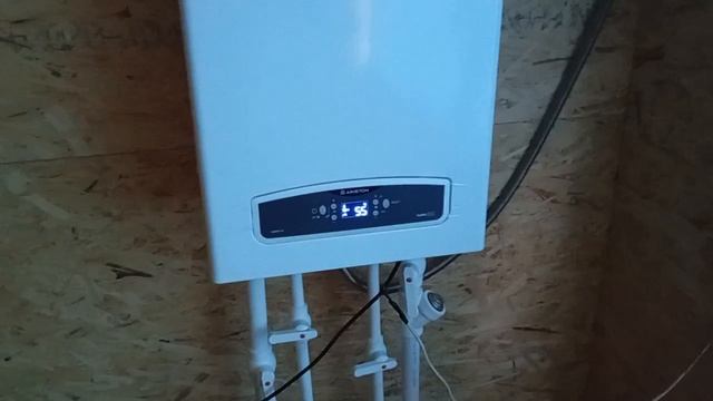 Почему вода внутри нового двухконтурного газового настенного котла