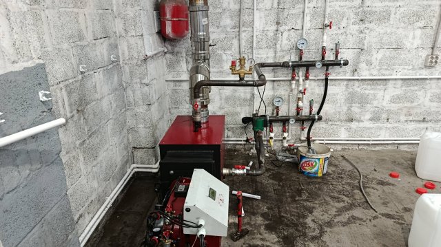 отопление в авто-сервисе с котлом работающим на отработке