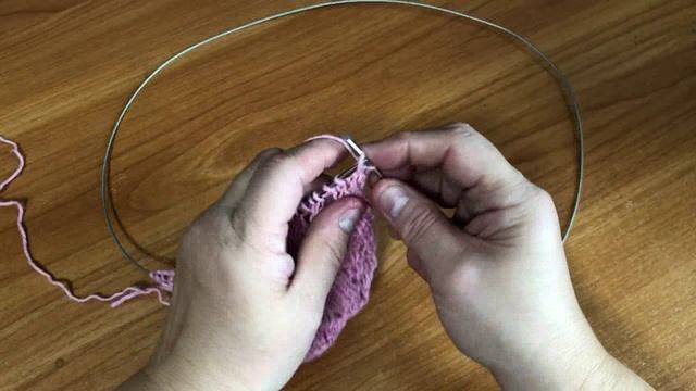 Ажурные восьмёрки и лицевые полоски. Узор вяжем спицами