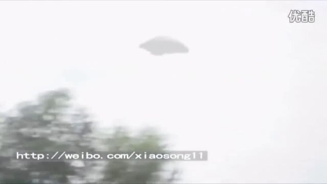 В Китае засняли посадку НЛО и живого пришельца - видео очевидцев 2018 HD (UFO)