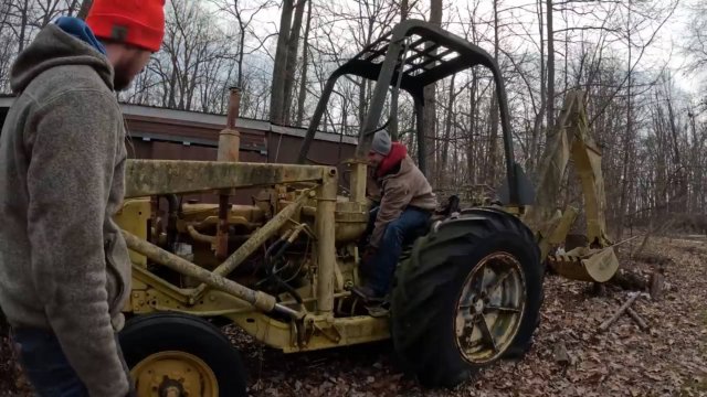 МОЩЬ! Нашли трактор 1961 года! Заведется ли? #29