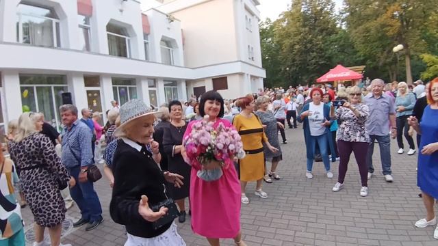 Букет из белых роз...... 07.09.25 Гомель парк Луначарского 🥰💫