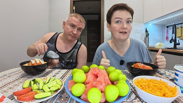 Мукбанг сколько стоит ЛЮБОВЬ?! Как ДЕШЕВО некоторые себя ценят... Болталка и Семейный ужин в России