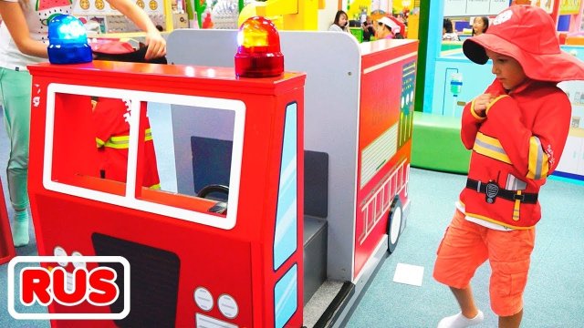 Влад и Ники играют в профессии в детском игровом центре! Веселое видео для детей!