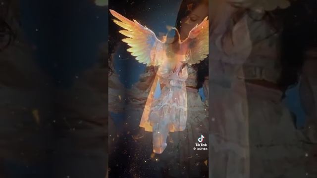 Ангел молча присел на плечо.