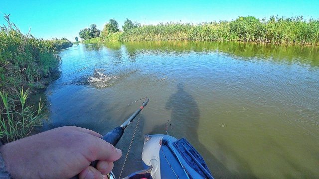 😱"ОНО" ПОТАЩИЛО МЕНЯ С ЛОДКОЙ!!! ЗАЦЕП ОЖИЛ!!! Рыбалка на проверенном месте.