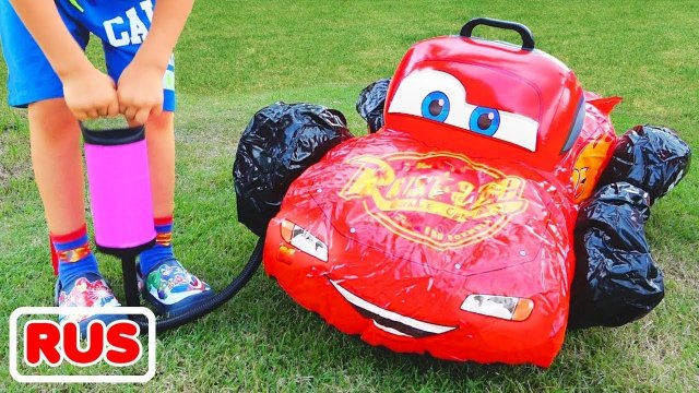 Влад играет со сломанными игрушечными машинками! Истории от Влада и Ники!
