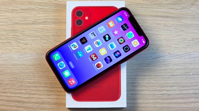 СТОИТ ЛИ СЕЙЧАС БРАТЬ ЛЕГЕНДАРНЫЙ IPHONE 11?