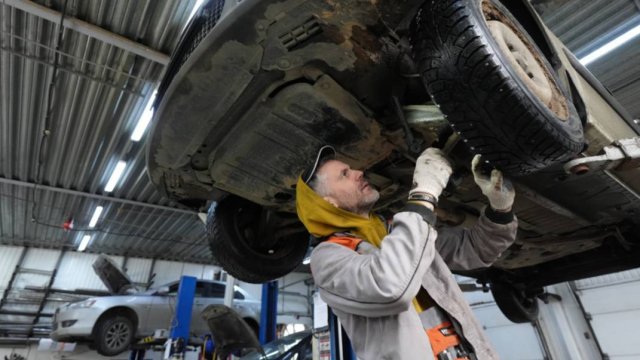Автосервисы начали отказывать в ремонте с использованием сторонних запчастей