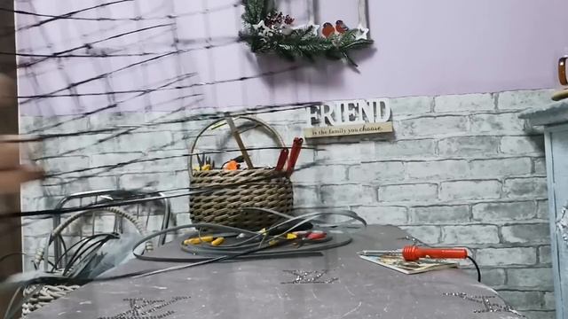 Подставка под пионы из ротанга.