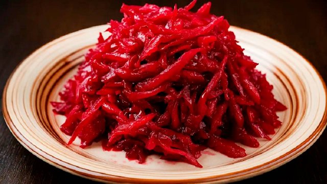 Оторваться невозможно! Рецепт маринованной капусты со свеклой, от которой все в восторге!