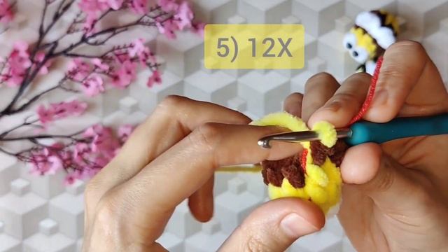 МК Пучеглазая пчёлка/ Пчела брелок крючком / Free Crochet tutor