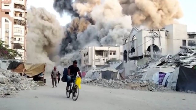 Израиль нанес удары по нескольким высотным зданиям в секторе Газа. Погибли более 60 человек