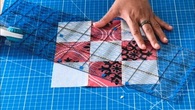 Вам понравится этот трюк с лоскутным одеялом. Потрясающий урок по лоскутному шитью.